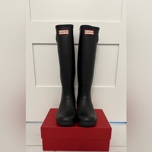 Hunter Black Winter Rain Boots Sleek Modern Design